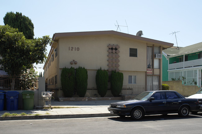 1210 Tamarind Ave in Los Angeles, CA - Building Photo - Building Photo