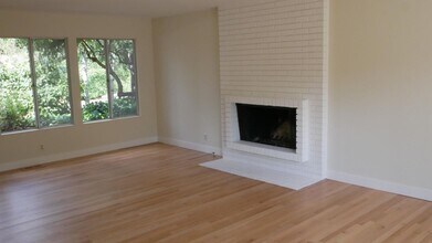 2245 Tioga Dr in Menlo Park, CA - Building Photo - Building Photo