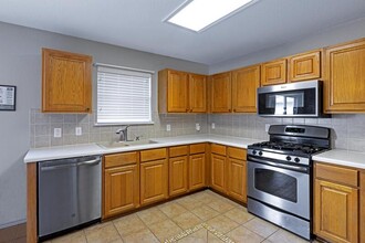 115 Keegans Way, Unit Bedroom 2A - 816825 Master in Kyle, TX - Foto de edificio - Building Photo