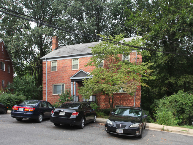 8308 Roanoke Ave in Silver Spring, MD - Foto de edificio - Building Photo