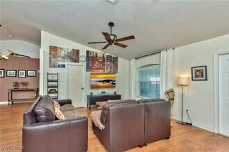 256 Johnnycake Dr in Naples, FL - Building Photo - Building Photo