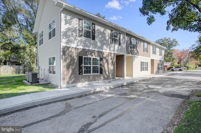 24 W Dahlgren St in Greencastle, PA - Building Photo - Building Photo