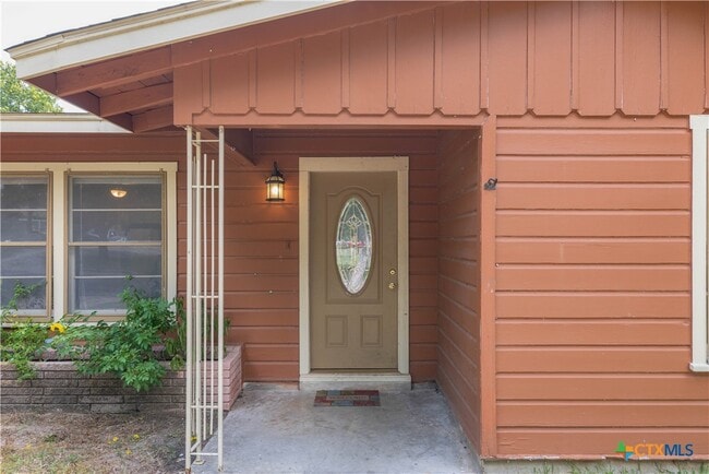 126 Bellaire St in Luling, TX - Building Photo - Building Photo