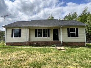 297 E Carter Rd in Portland, TN - Building Photo - Building Photo