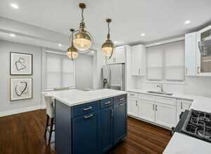 2850 W Henderson St in Chicago, IL - Building Photo - Building Photo