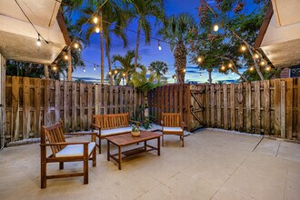 825 Center St in Jupiter, FL - Building Photo - Building Photo