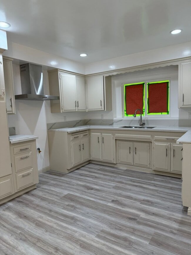 12747 Vose St in Los Angeles, CA - Building Photo - Building Photo