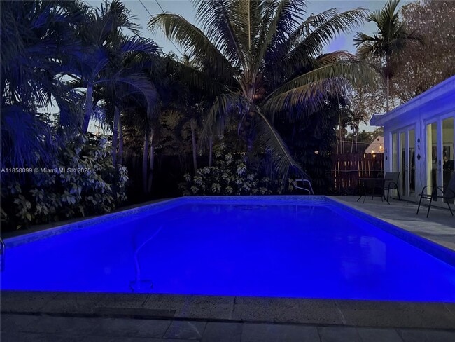 5749 SW 42nd St in Miami, FL - Building Photo - Building Photo