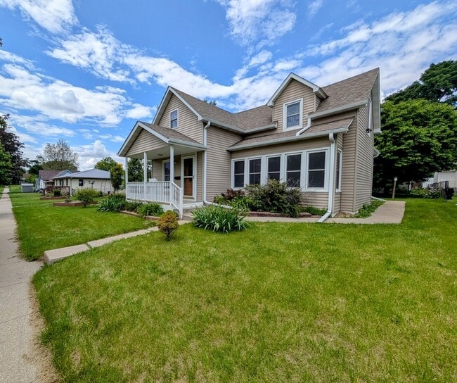 property at 509 W Robinson St