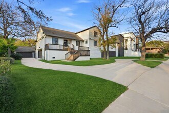 4718 N Braeswood Blvd in Houston, TX - Building Photo - Building Photo