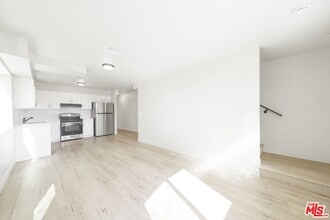 737 E 82nd St in Los Angeles, CA - Building Photo - Building Photo