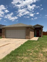 2204 100th St in Lubbock, TX - Building Photo