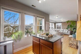 3040 W Diversey Ave in Chicago, IL - Building Photo - Building Photo