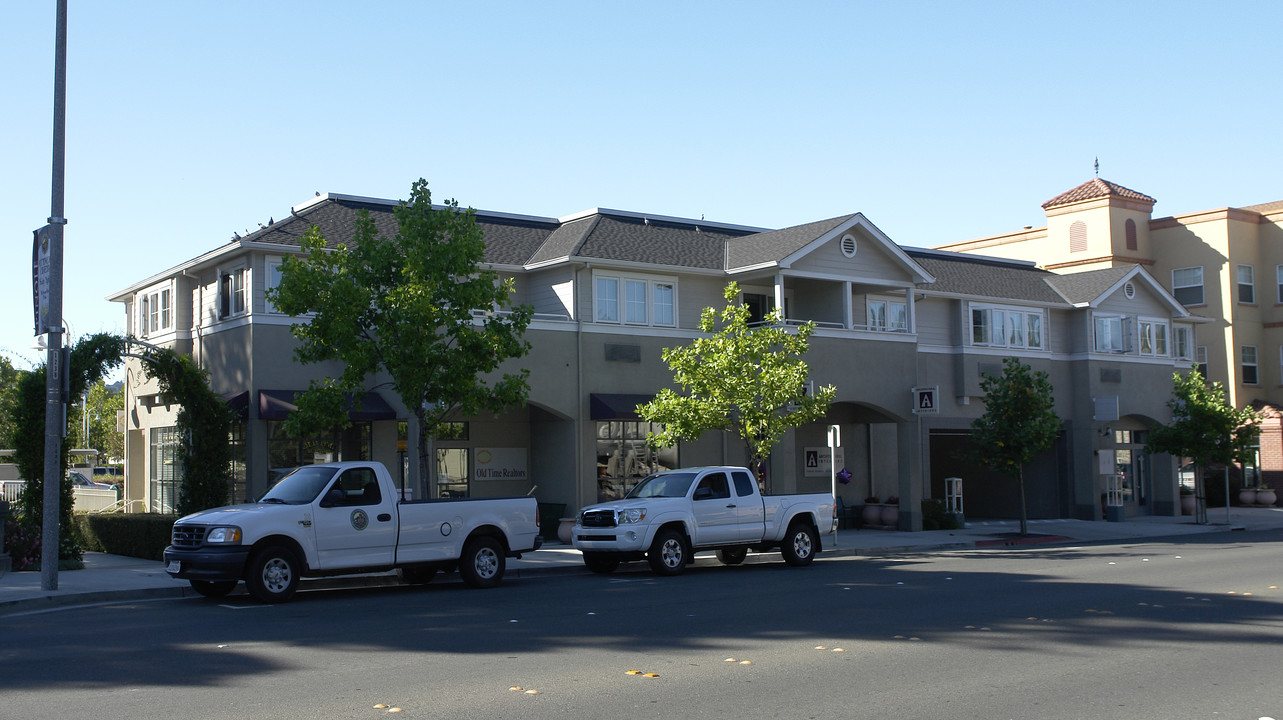 Fernandez Corner B-D in Pinole, CA - Building Photo