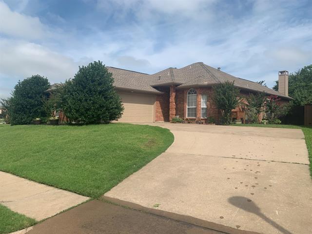 1833 Melton Dr in Carrollton, TX - Foto de edificio - Building Photo