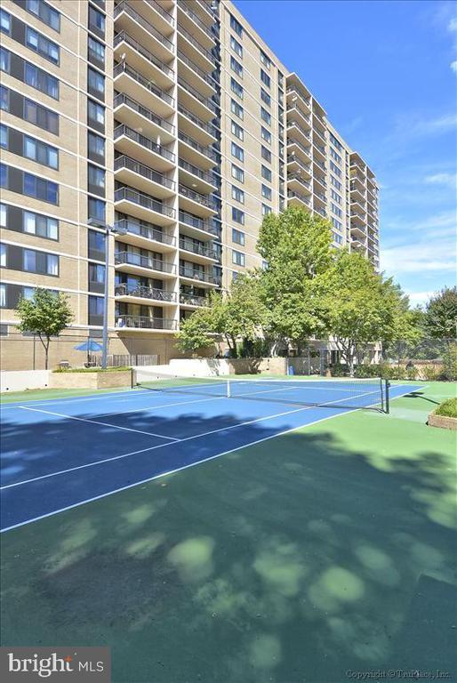 5500 Holmes Run Pkwy in Alexandria, VA - Building Photo - Building Photo