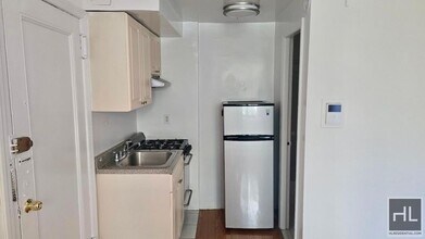 East 61 Street in New York, NY - Building Photo - Building Photo