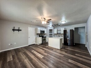 1825 Lakeview Dr in Canyon Lake, TX - Building Photo - Building Photo