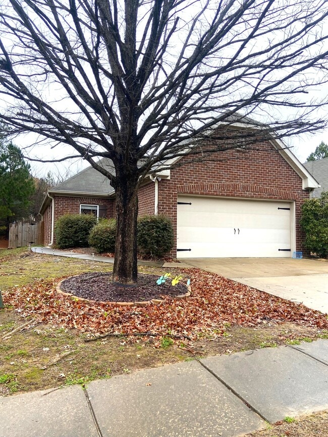 property at 256 Oxmoor Pl