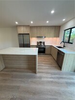 3619 Poplar Way in Naples, FL - Building Photo