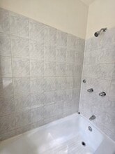 6238 N Magnolia Ave, Unit 2 in Chicago, IL - Building Photo - Building Photo
