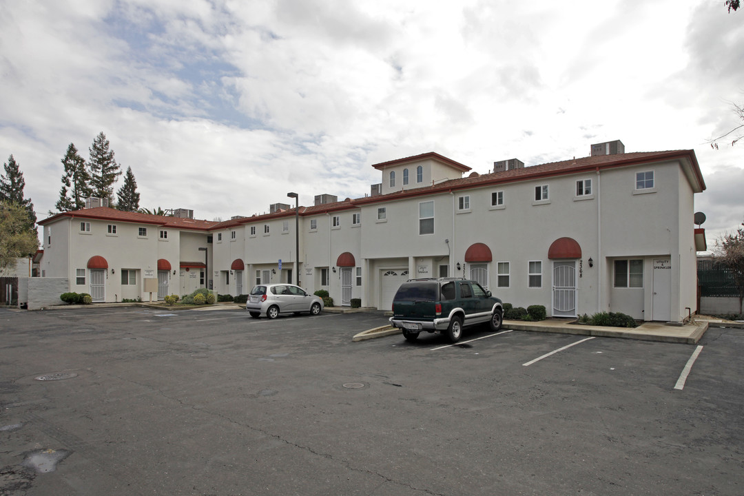 2368-2382 Glendale Ln in Sacramento, CA - Foto de edificio