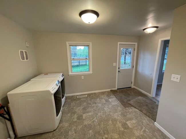 810 S Old Highway 18, Unit A in Princeton, MN - Building Photo - Building Photo