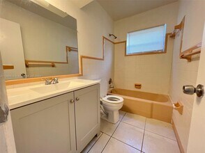 4340 NW 21st Ave-Unit -2 in Fort Lauderdale, FL - Building Photo - Building Photo