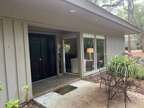 4 Pender Ln in Hilton Head Island, SC - Building Photo - Building Photo