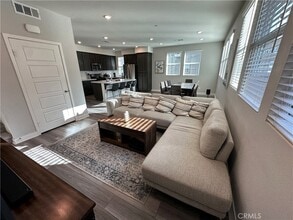 12808 Watt Ln in Los Angeles, CA - Foto de edificio - Building Photo