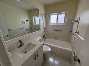 8601 NW 59th St in Tamarac, FL - Building Photo - Building Photo