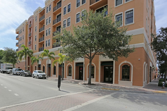 The Lucerne in Lake Worth, FL - Building Photo - Building Photo