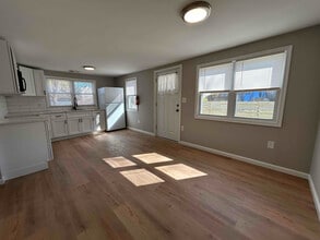 4226 Old Lincoln Hwy, Unit 2 in Trevose, PA - Foto de edificio - Building Photo