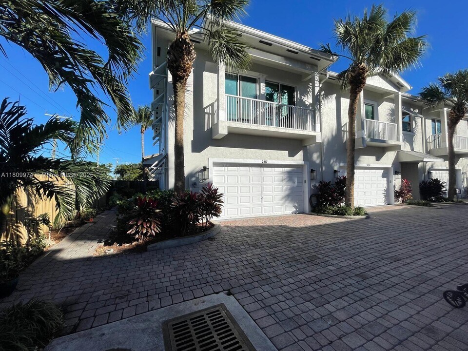 2117 SE 5th St in Pompano Beach, FL - Building Photo