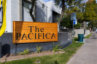 The Pacifica - 1 & 2 bedrooms units in Mesa, AZ - Foto de edificio - Building Photo