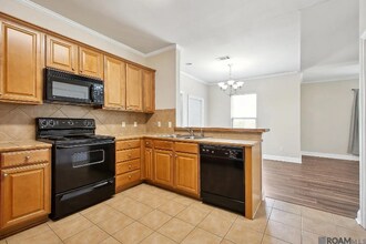 7300 Burbank Dr in Baton Rouge, LA - Building Photo - Building Photo