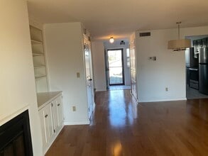 21C Harbour Vlg, Unit 21C in Branford, CT - Building Photo - Building Photo