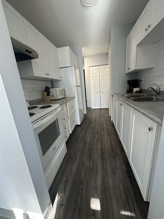 4545 Veterans Way in Chetwynd, BC - Building Photo - Building Photo