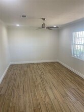 8818 Barton St in Houston, TX - Building Photo - Building Photo