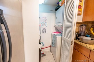 536 NW 114th Ave-Unit -101 in Doral, FL - Building Photo - Building Photo
