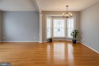 13925 Lullaby Rd in Germantown, MD - Foto de edificio - Building Photo