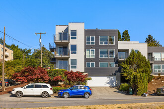 3900 Latona Ave NE in Seattle, WA - Building Photo - Building Photo