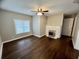 1202 Austin St in Wichita Falls, TX - Building Photo