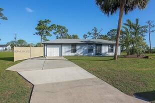 6502 Kenwood Rd in Fort Pierce, FL - Building Photo