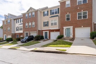 532 Lantern Wood Dr in Scottdale, GA - Building Photo - Building Photo