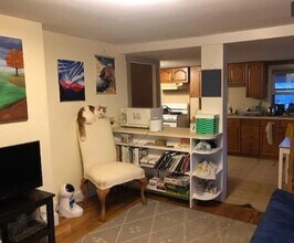28 Cherry St, Unit 28A-2 in Somerville, MA - Foto de edificio - Building Photo