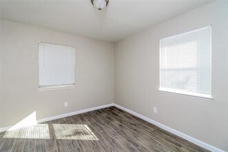 1103 Johns Dr in Euless, TX - Building Photo - Building Photo