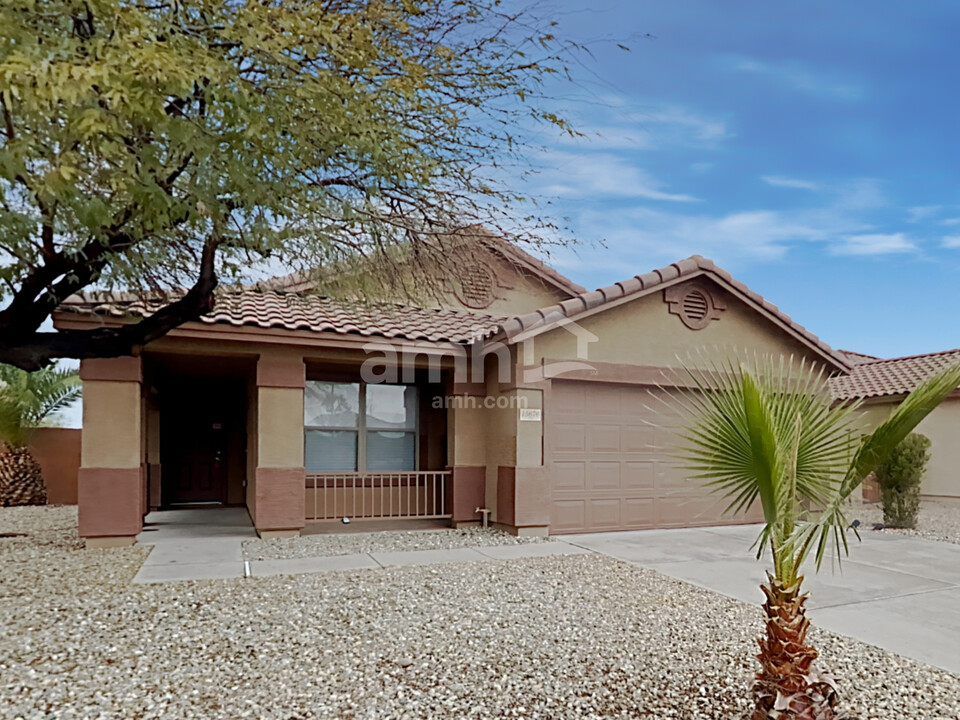 15676 W Maui Ln in Surprise, AZ - Building Photo