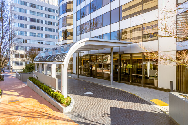 Portland Plaza in Portland, OR - Foto de edificio - Building Photo