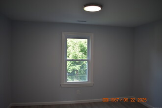 43 Highland Ave in Beacon Falls, CT - Foto de edificio - Building Photo